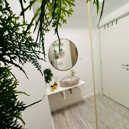 Premium La Mirada Apartment Navodari